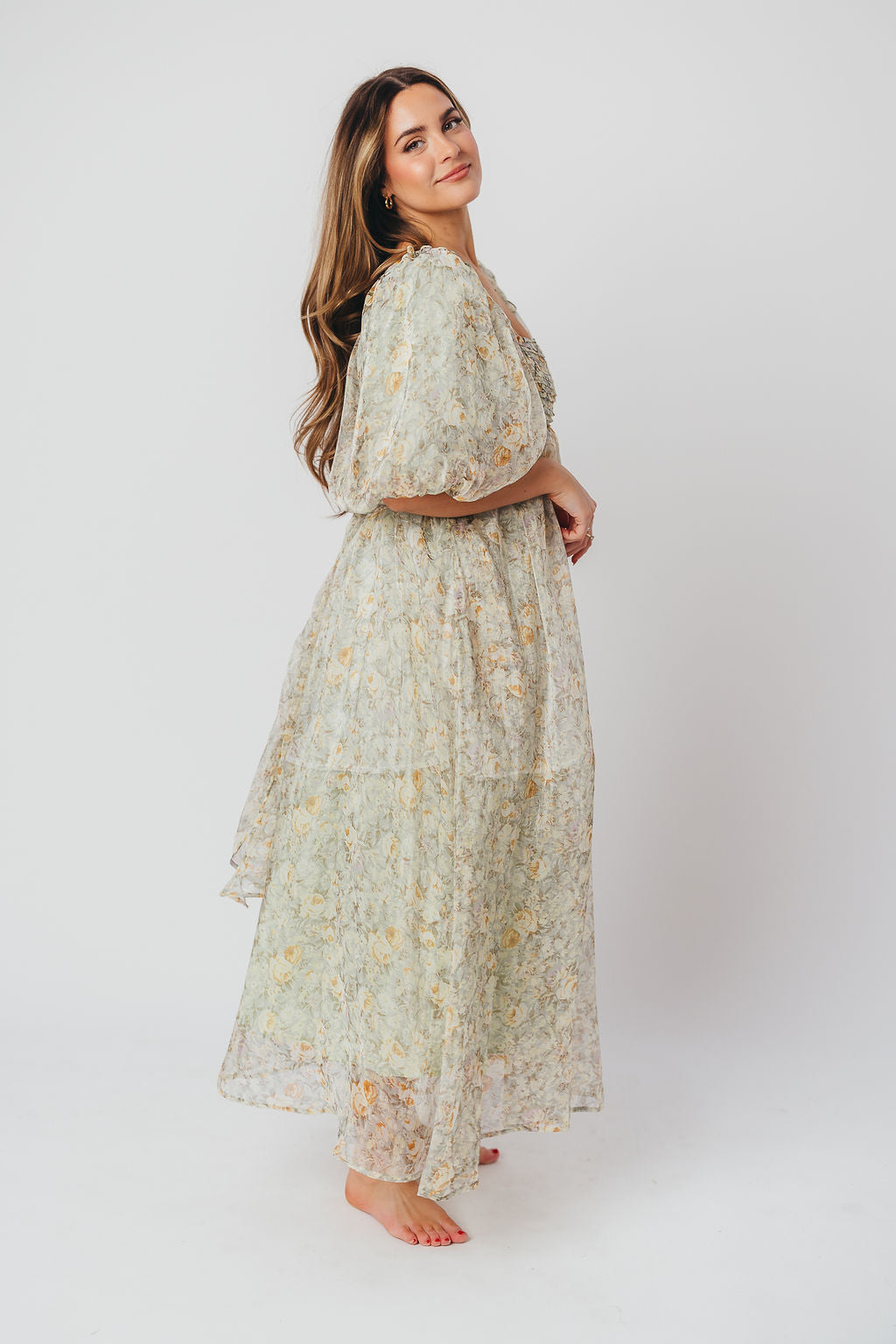 Melody-maxikleid mit falten und salbeifarbener blumenschleife – stoßfest und inklusive größe (S-3XL)