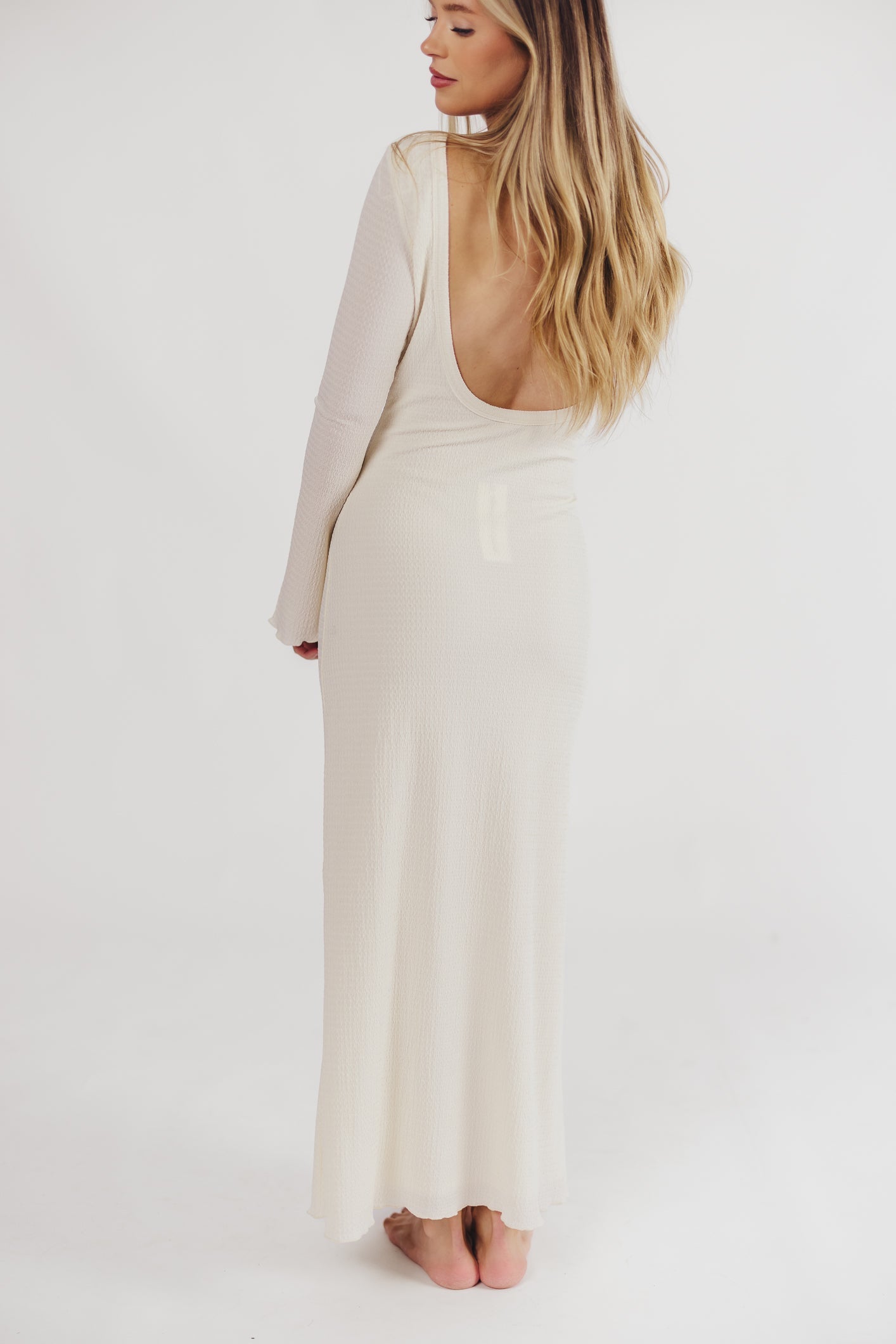 Savannah – langes rückenfreies Kleid mit glockenärmeln – Elfenbein