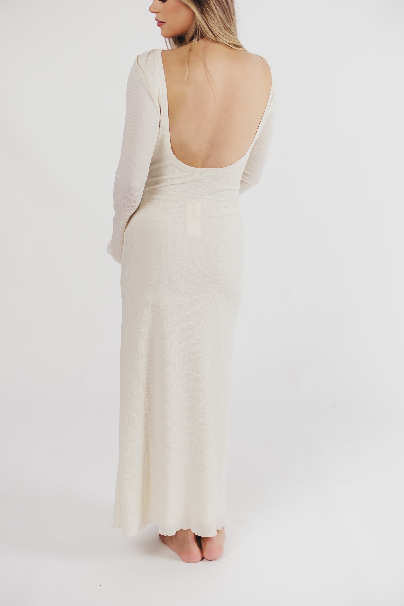Savannah – langes rückenfreies Kleid mit glockenärmeln – Elfenbein